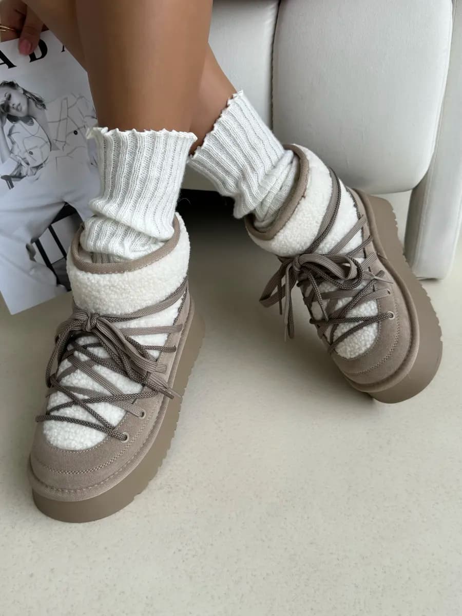 Зимние дутики угги теплые на платформе на шнуровке