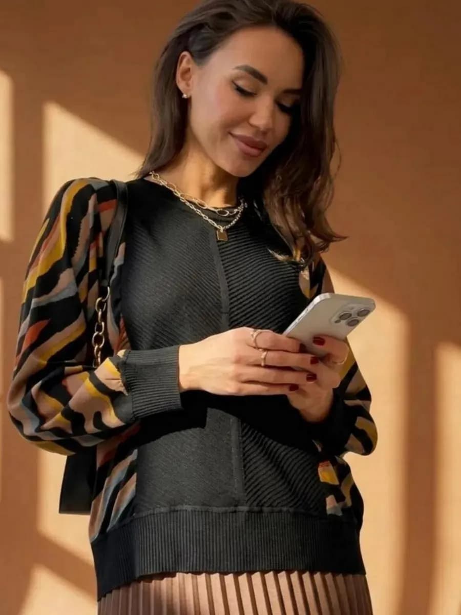 Джемпер нарядный из тонкого трикотажа