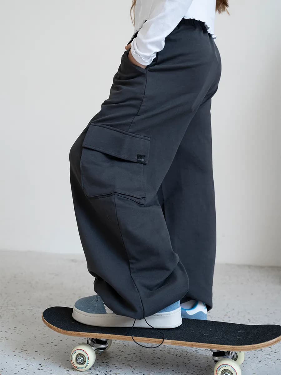 Штаны для девочки серые на осень - фото 1