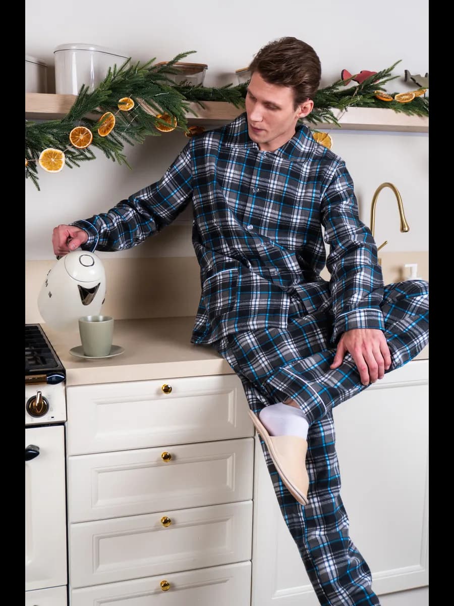 Пижама фланелевая теплая со штанами и рубашкой