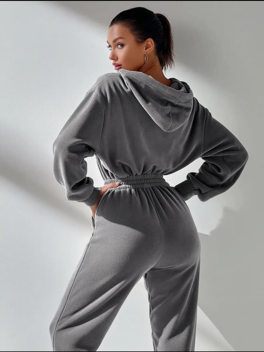 Комбинезон спортивный из флиса плотный с капюшоном