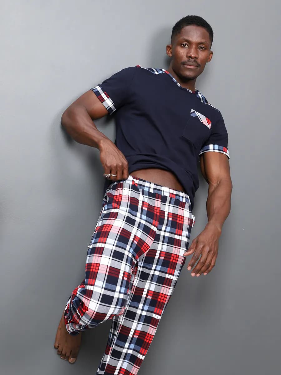 Пижама со штанами и футболкой в клетку