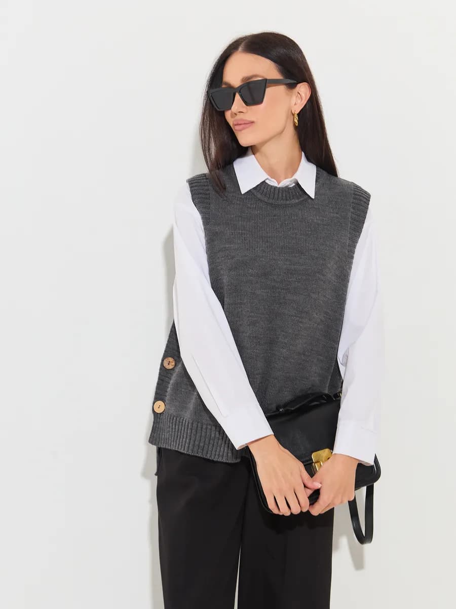 Жилетка вязаная на пуговицах удлиненная - фото 1