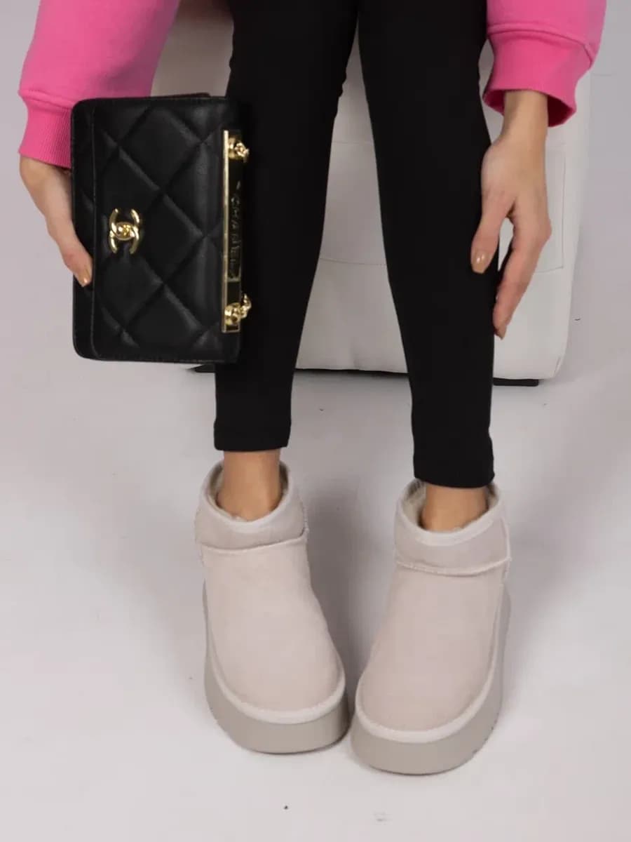 Угги зимние короткие на платформе натуральные