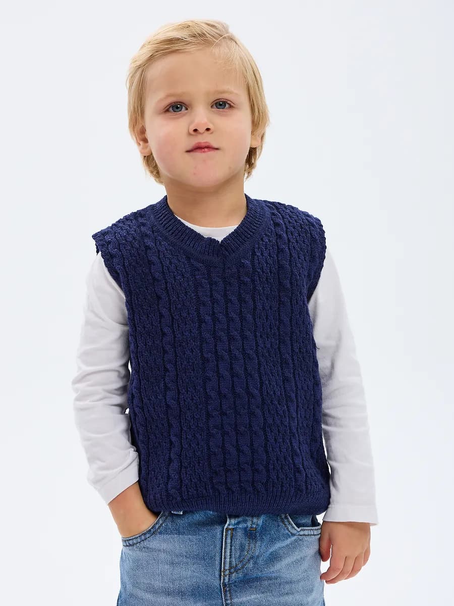Жилет вязаный детский без рукавов зимний