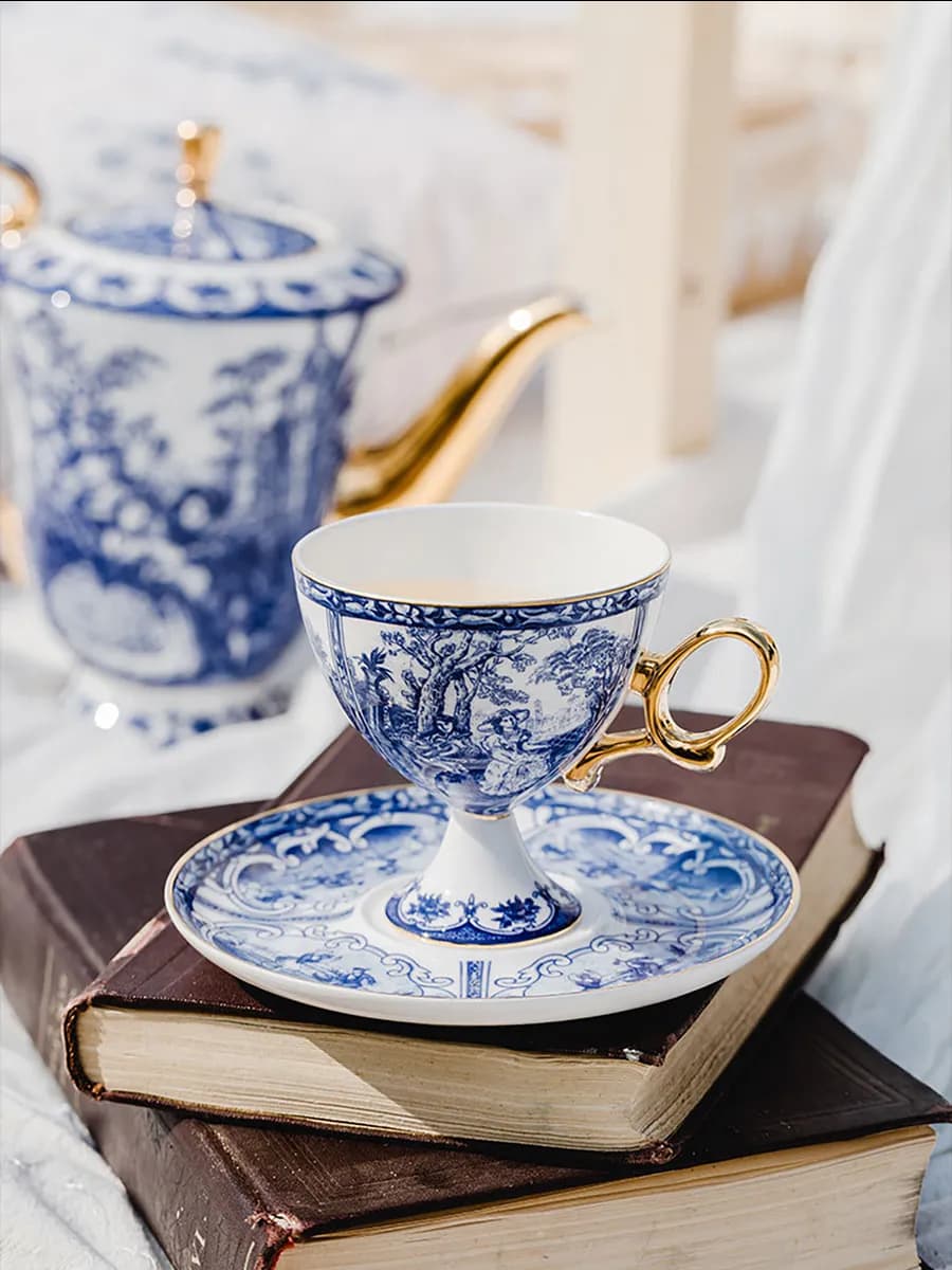 Кружка с блюдцем из костяного фарфора гжель