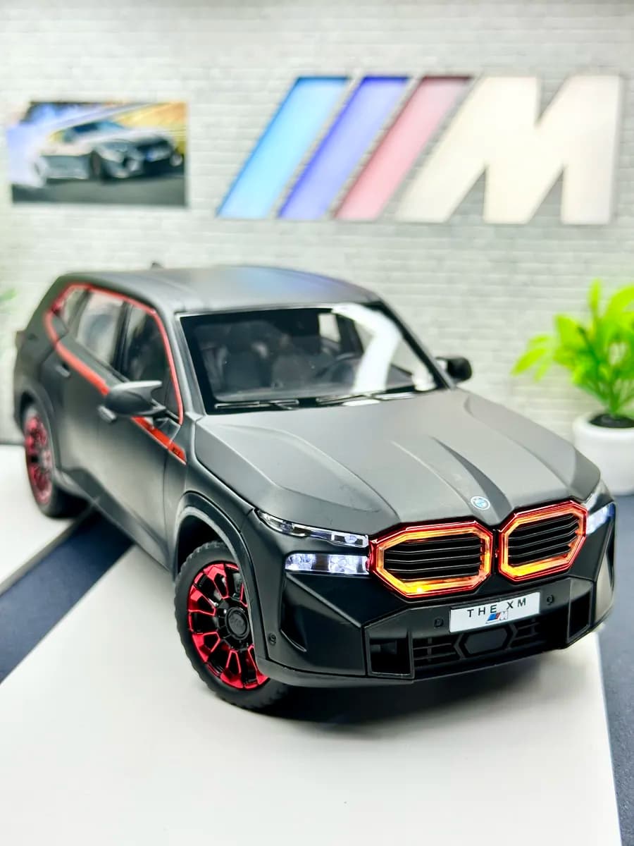 Машинка металлическая BMW XM