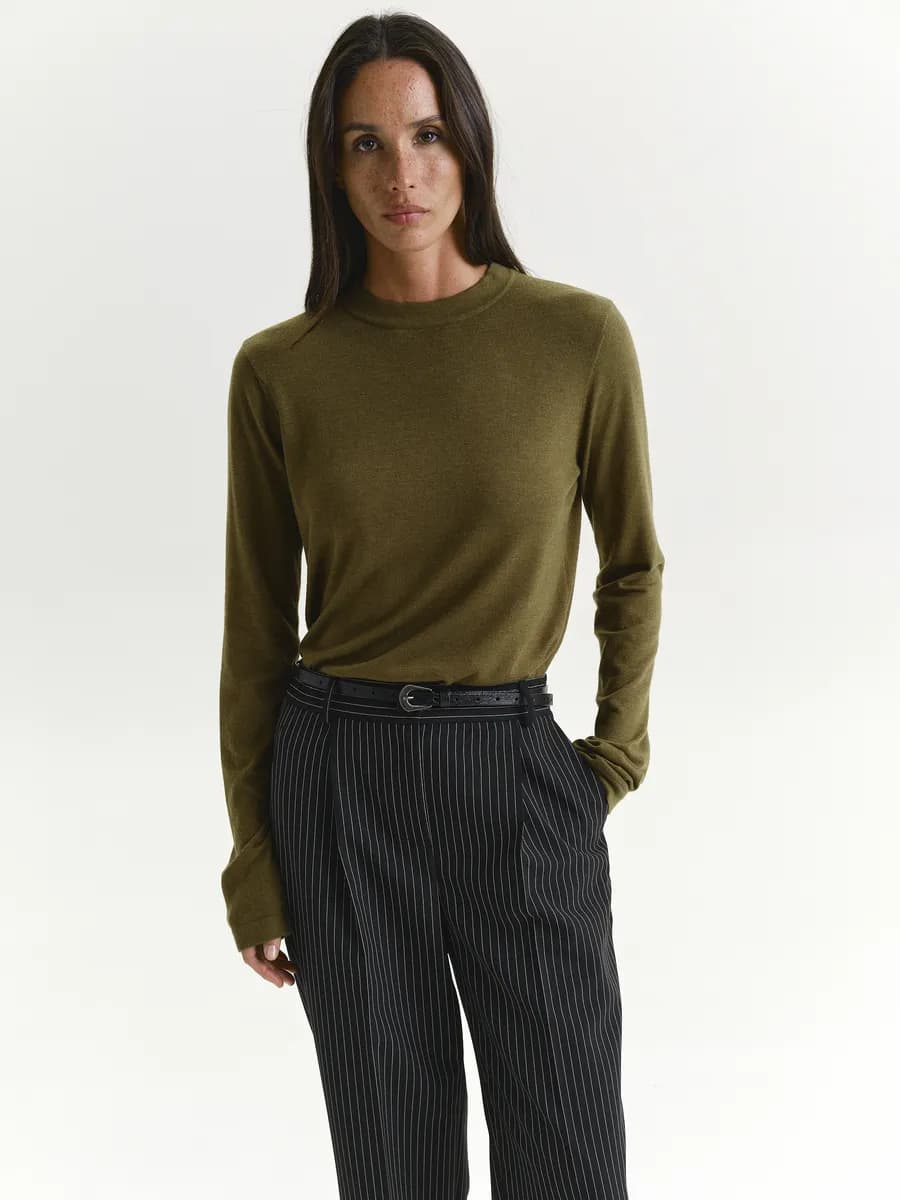 Джемпер вязаный тонкий с длинным рукавом