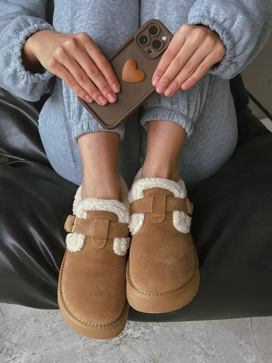 Угги зимние короткие на платформе с мехом