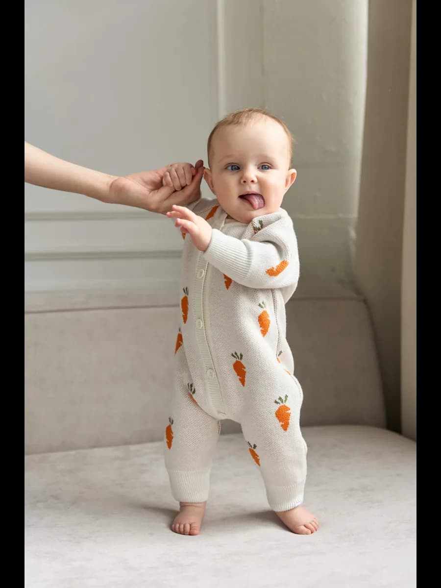 Вязаный комбинезон для новорожденных Морковки малышей, детей - фото 1
