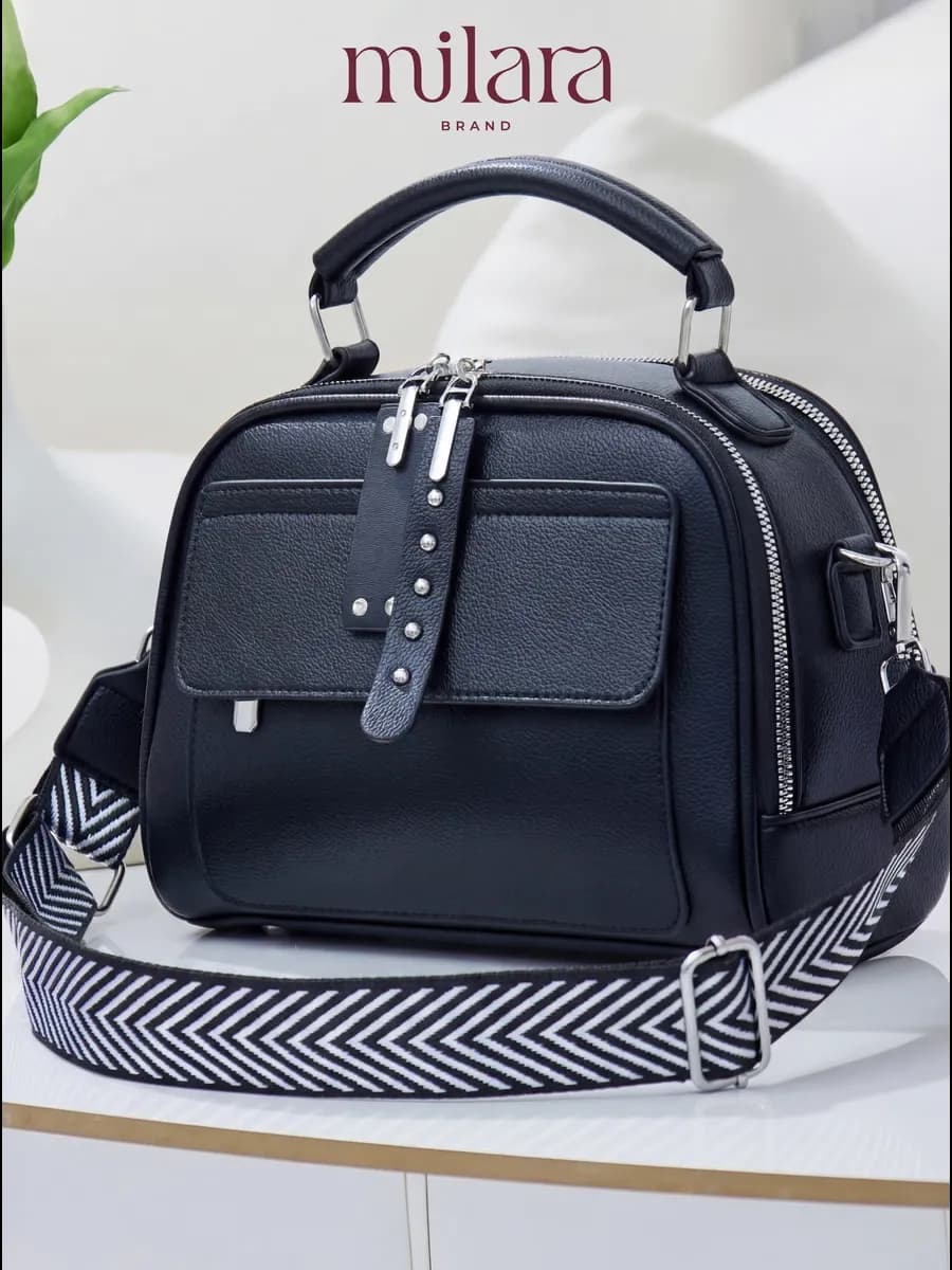 Сумка через плечо кросс-боди средняя кожаная черная - фото 1