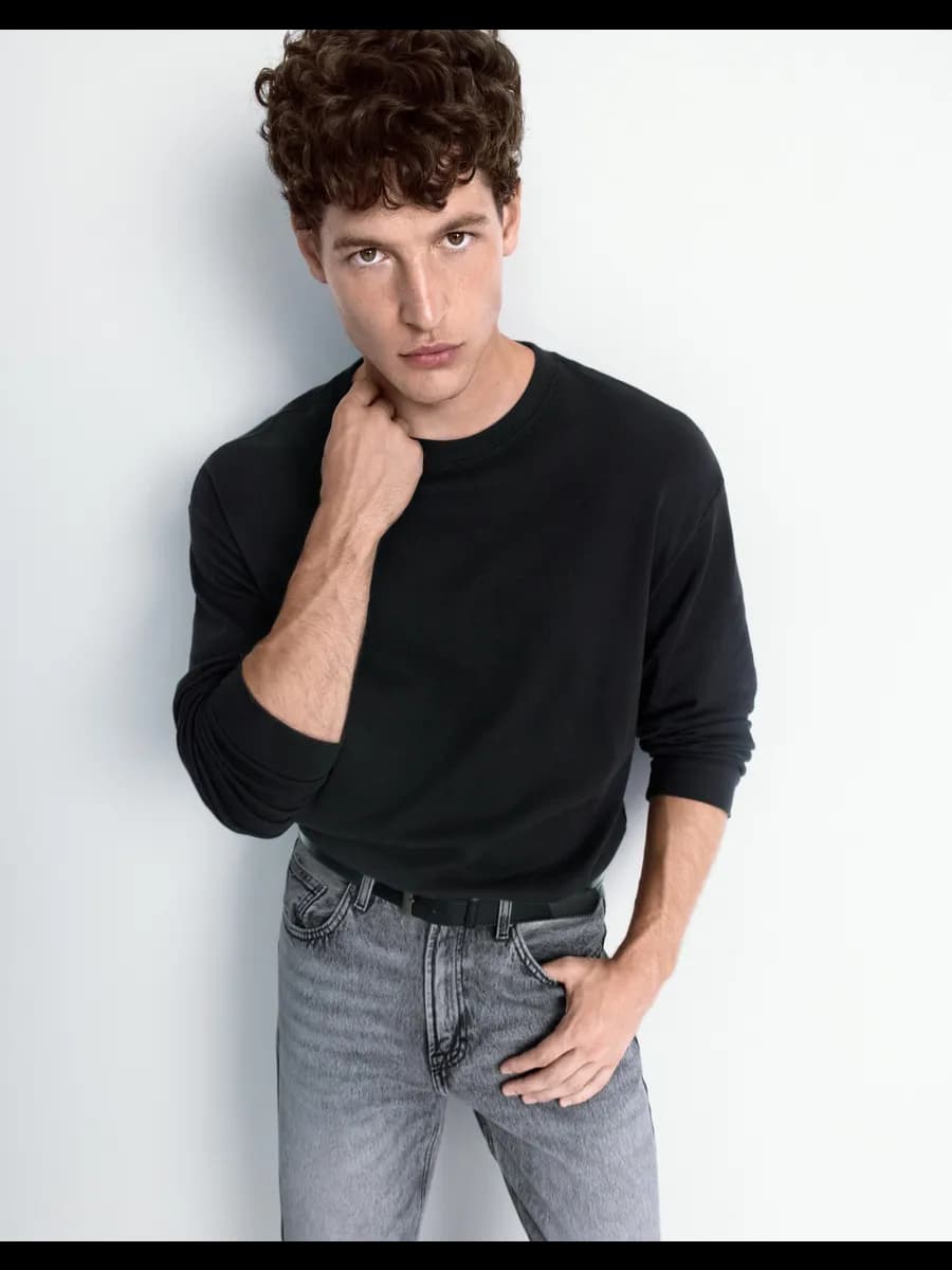 Чёрный свободный лонгслив