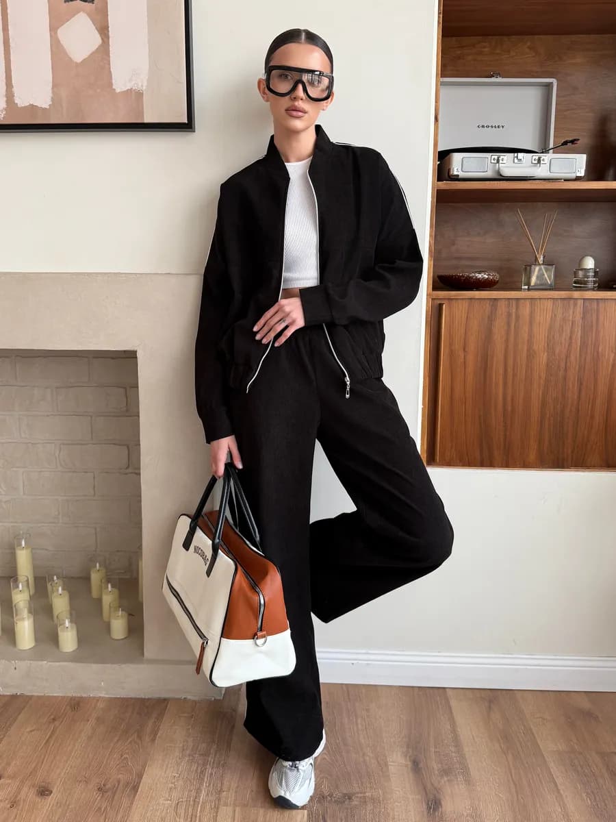 Спортивный костюм на молнии стильный