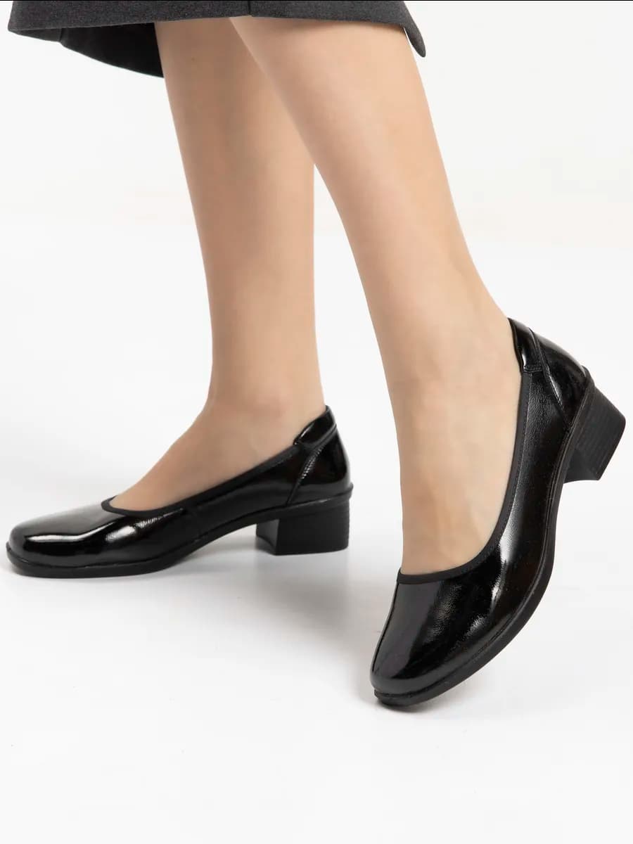 Туфли женские на низком каблуке