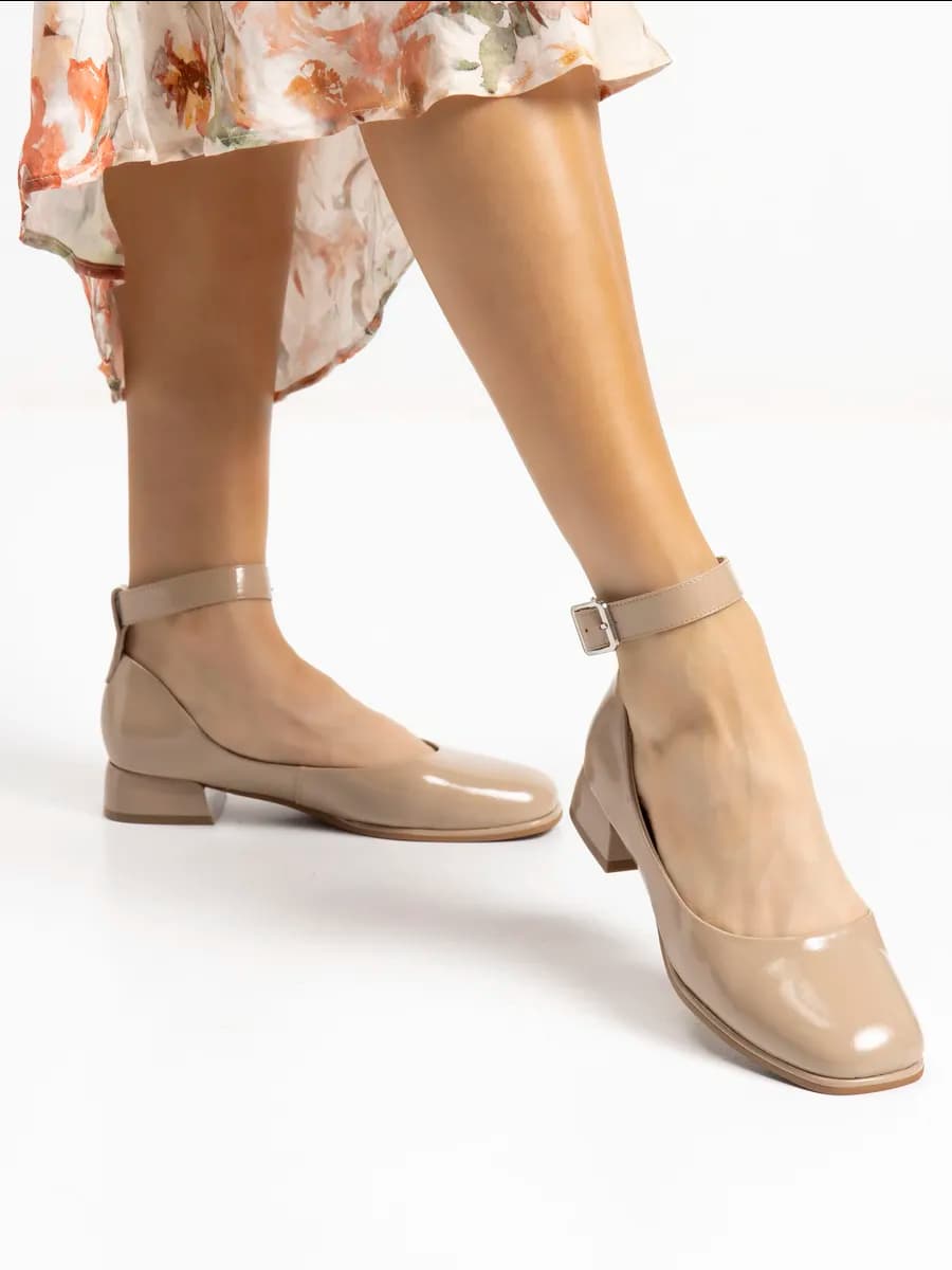 Туфли женские на низком каблуке