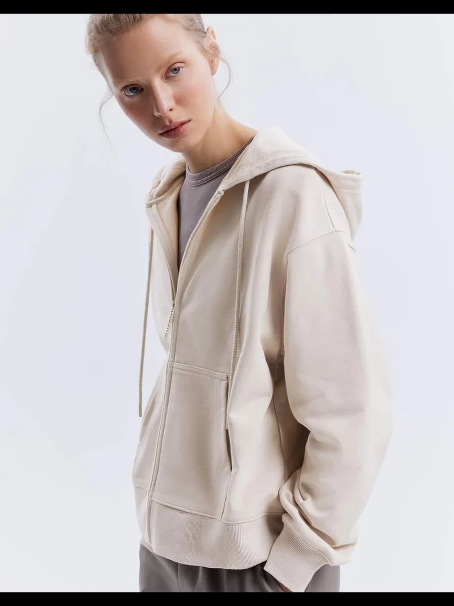 Бежевая толстовка на молнии oversize
