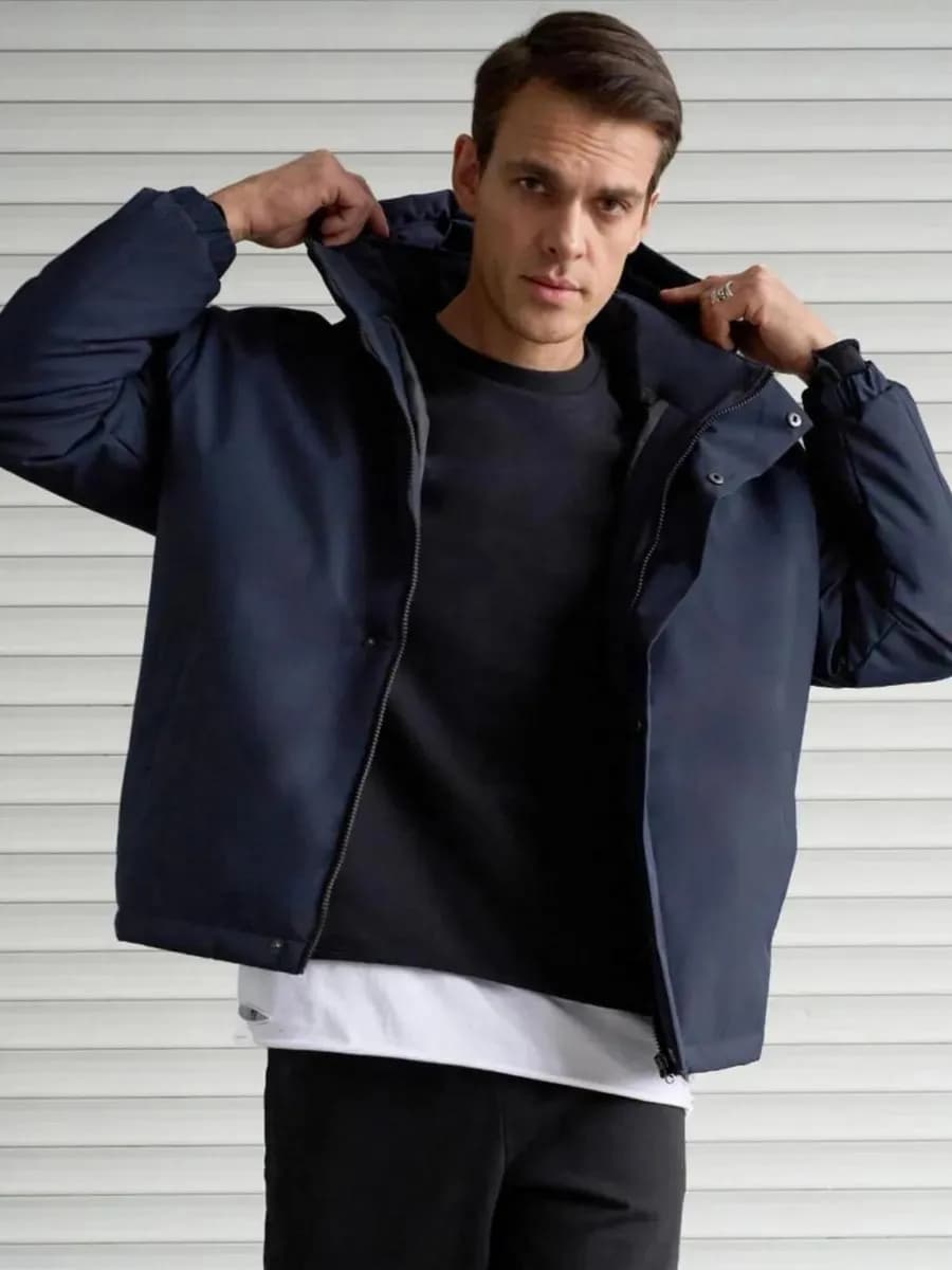 Демисезонная куртка с капюшоном болоневая