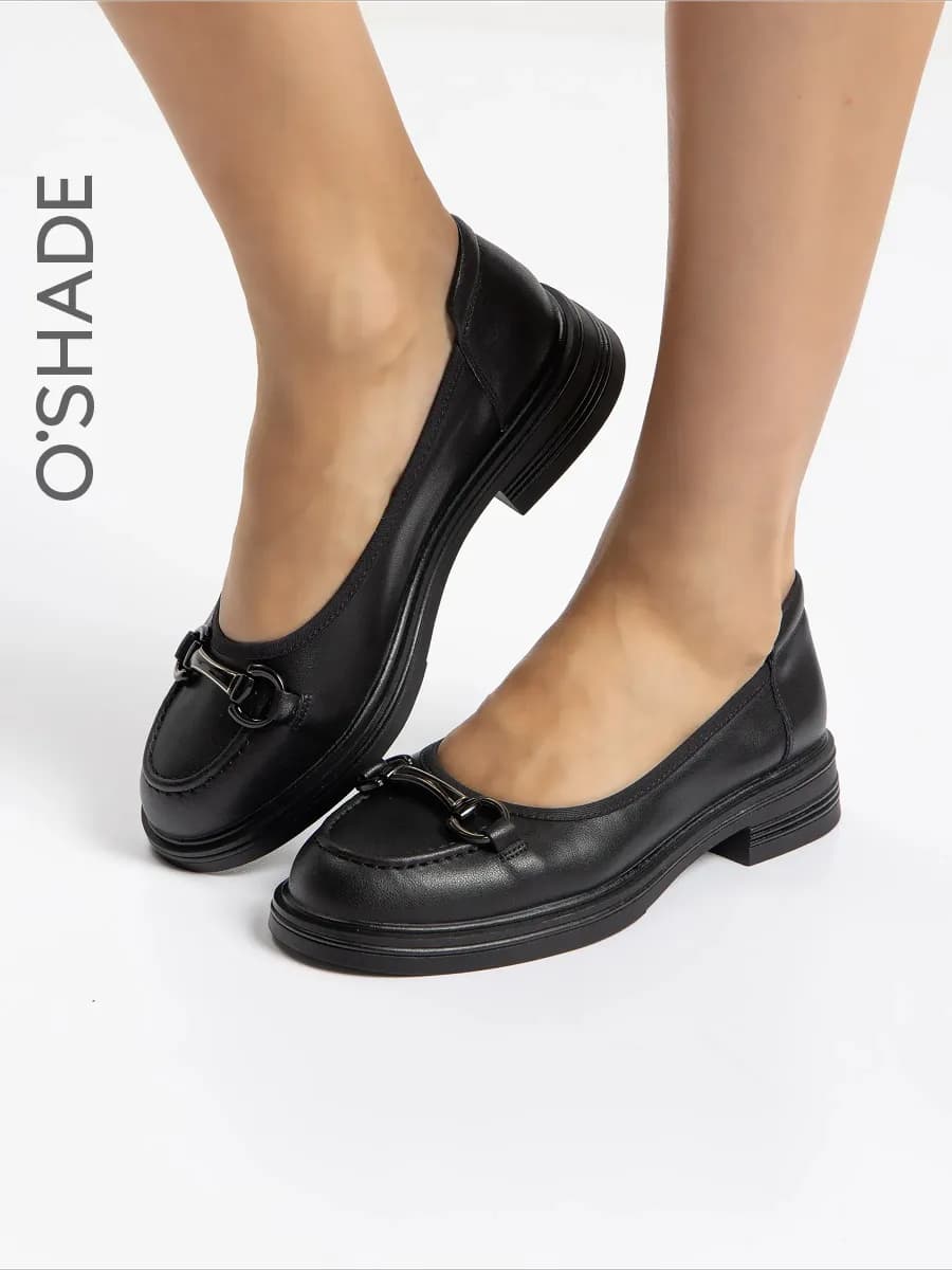 Туфли женские на низком каблуке черные