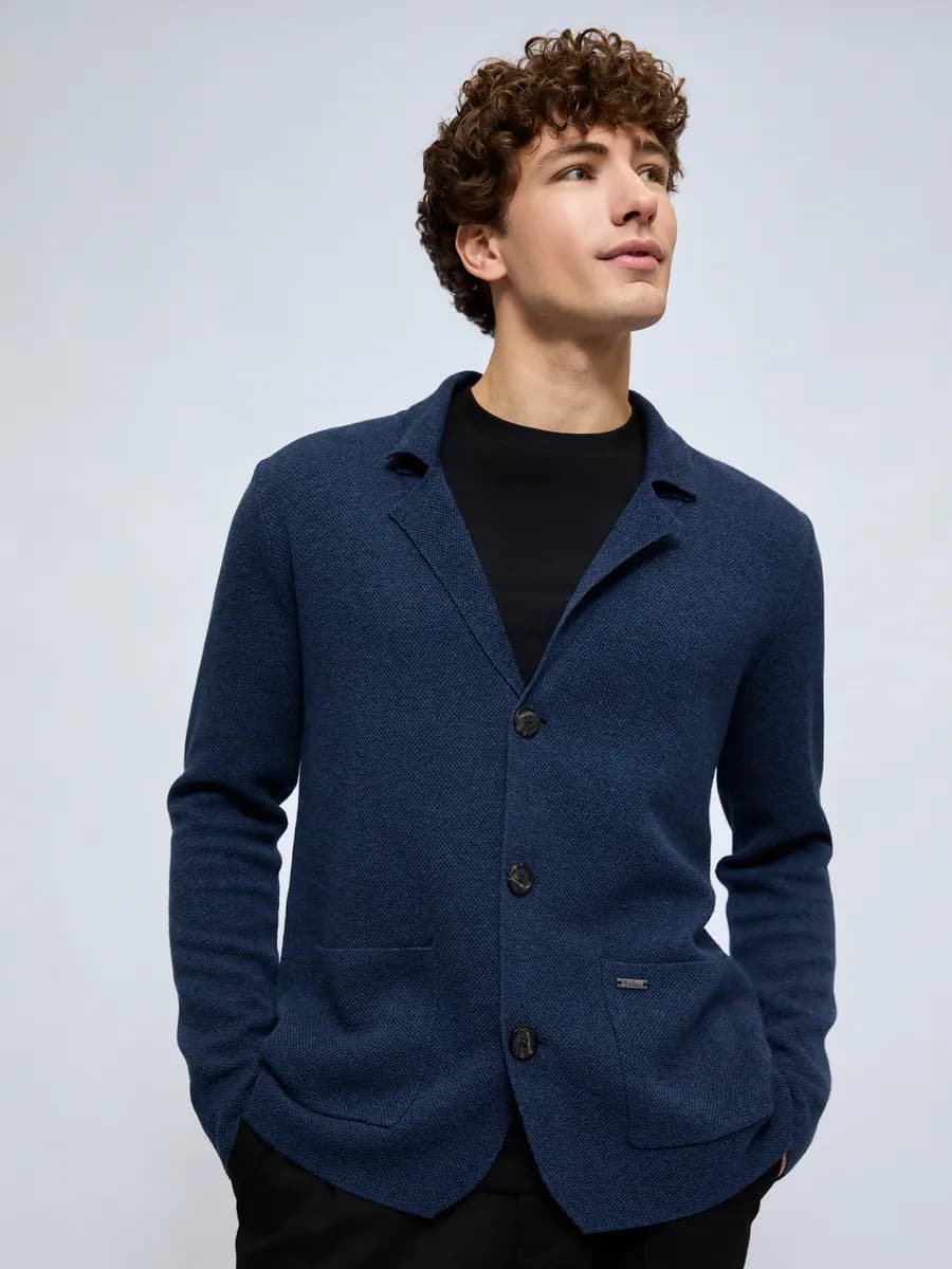 Мужской вязаный кардиган на пуговицах