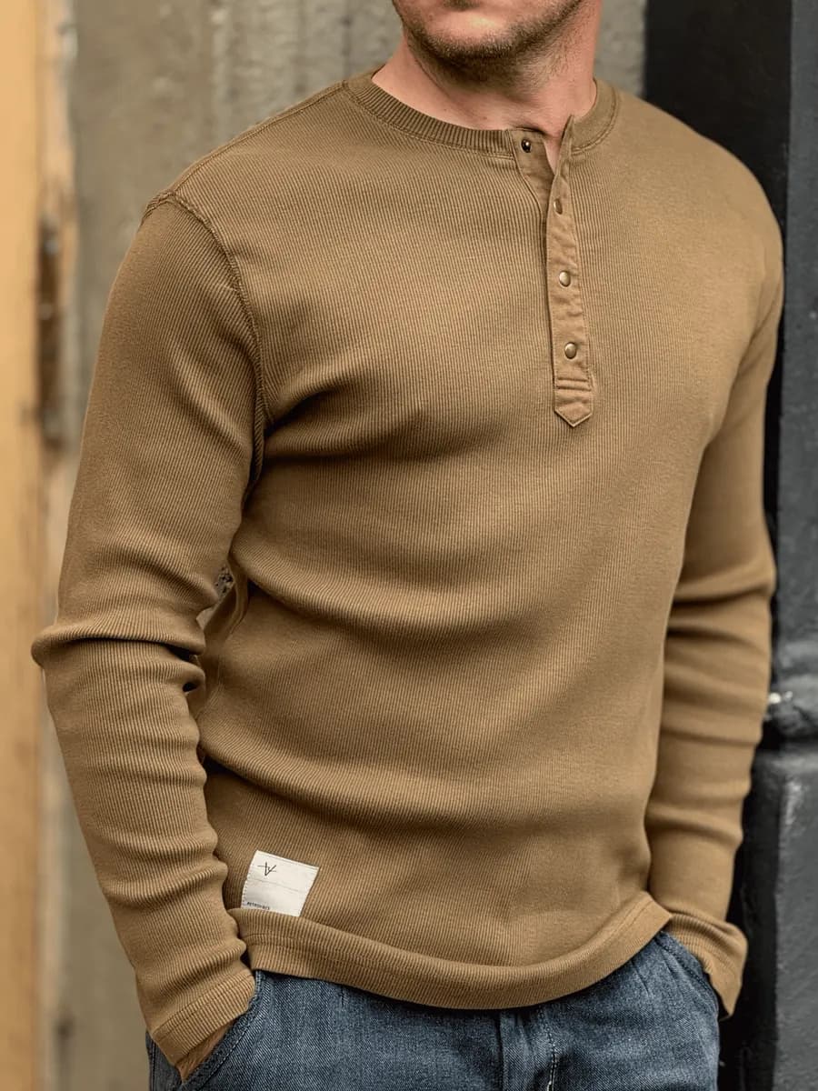 Светло-коричневый лонгслив в рубчик на кнопках