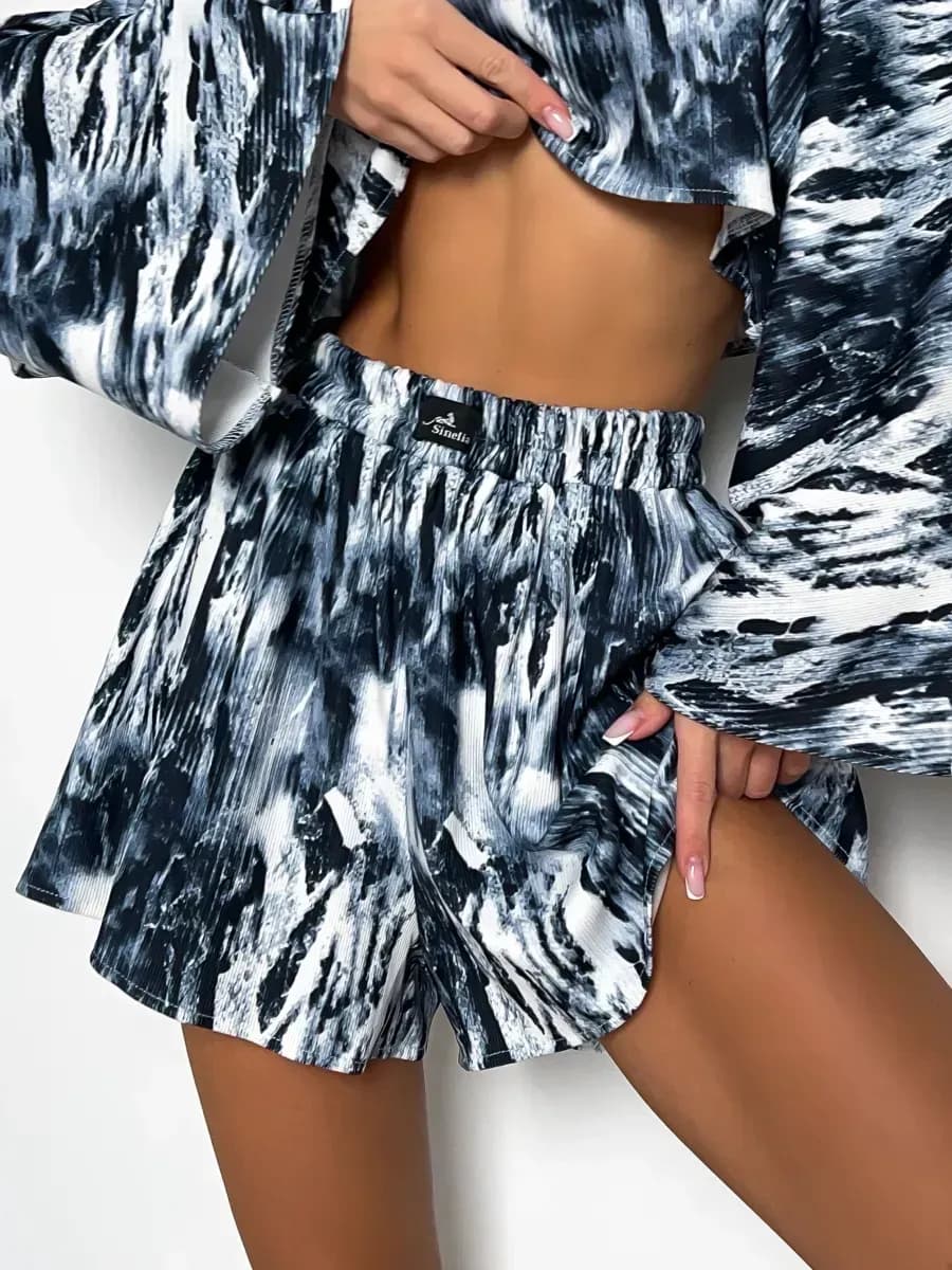 Домашний костюм с шортами и лонгсливом оверсайз женский