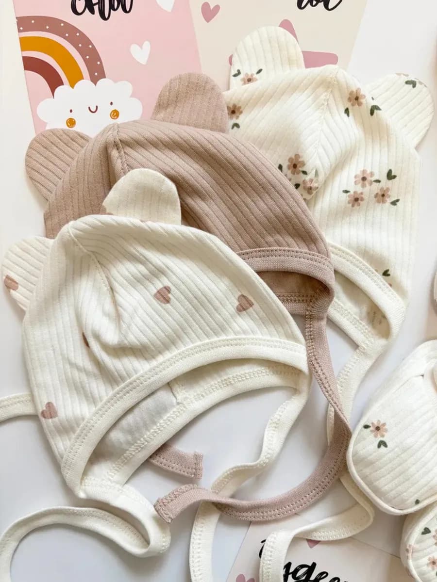 Чепчик для новорожденных с ушками на завязках