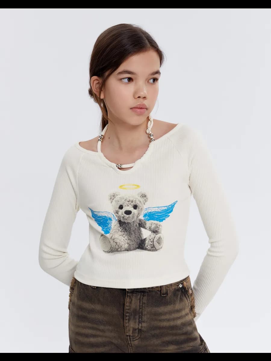 Молочный укороченный лонгслив с ремешком и принтом