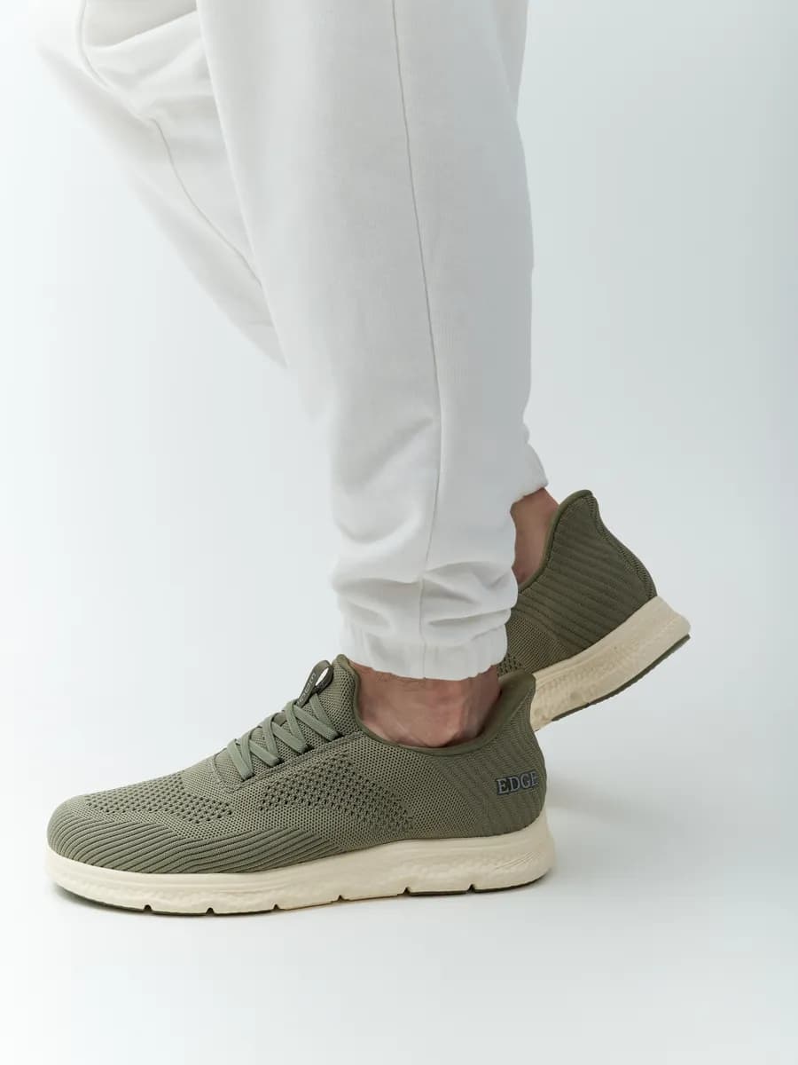 Кроссовки с укрепленной пяткой