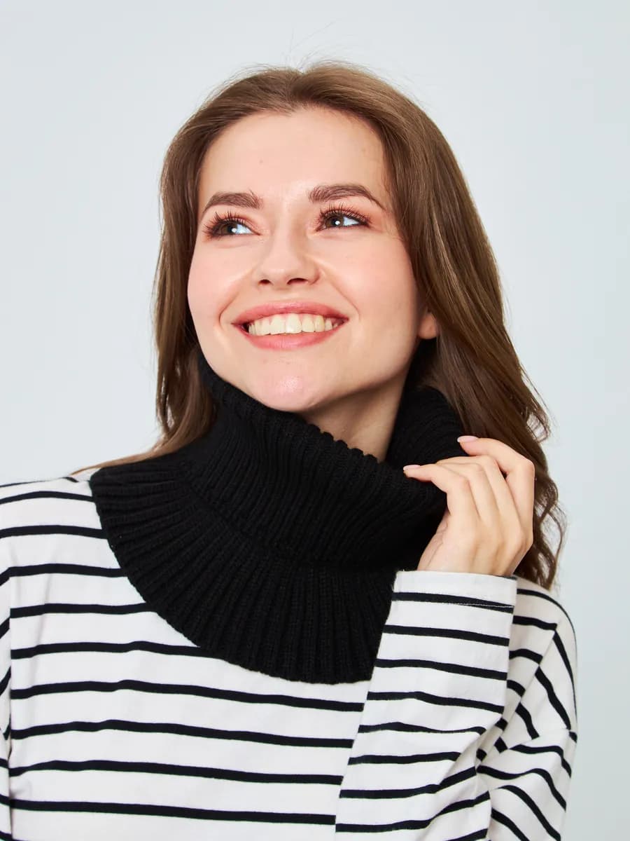 Манишка вязаная на шею