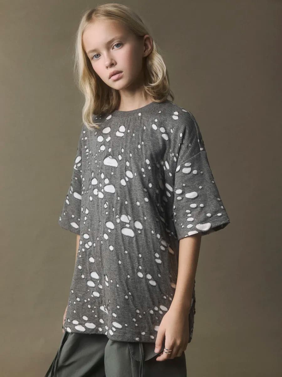 Футболка оверсайз рваная в стиле гранж