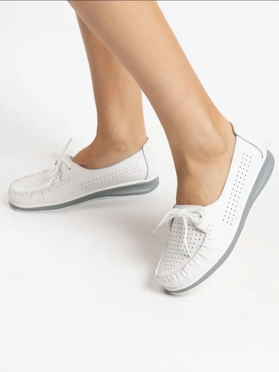 Мокасины женские белые