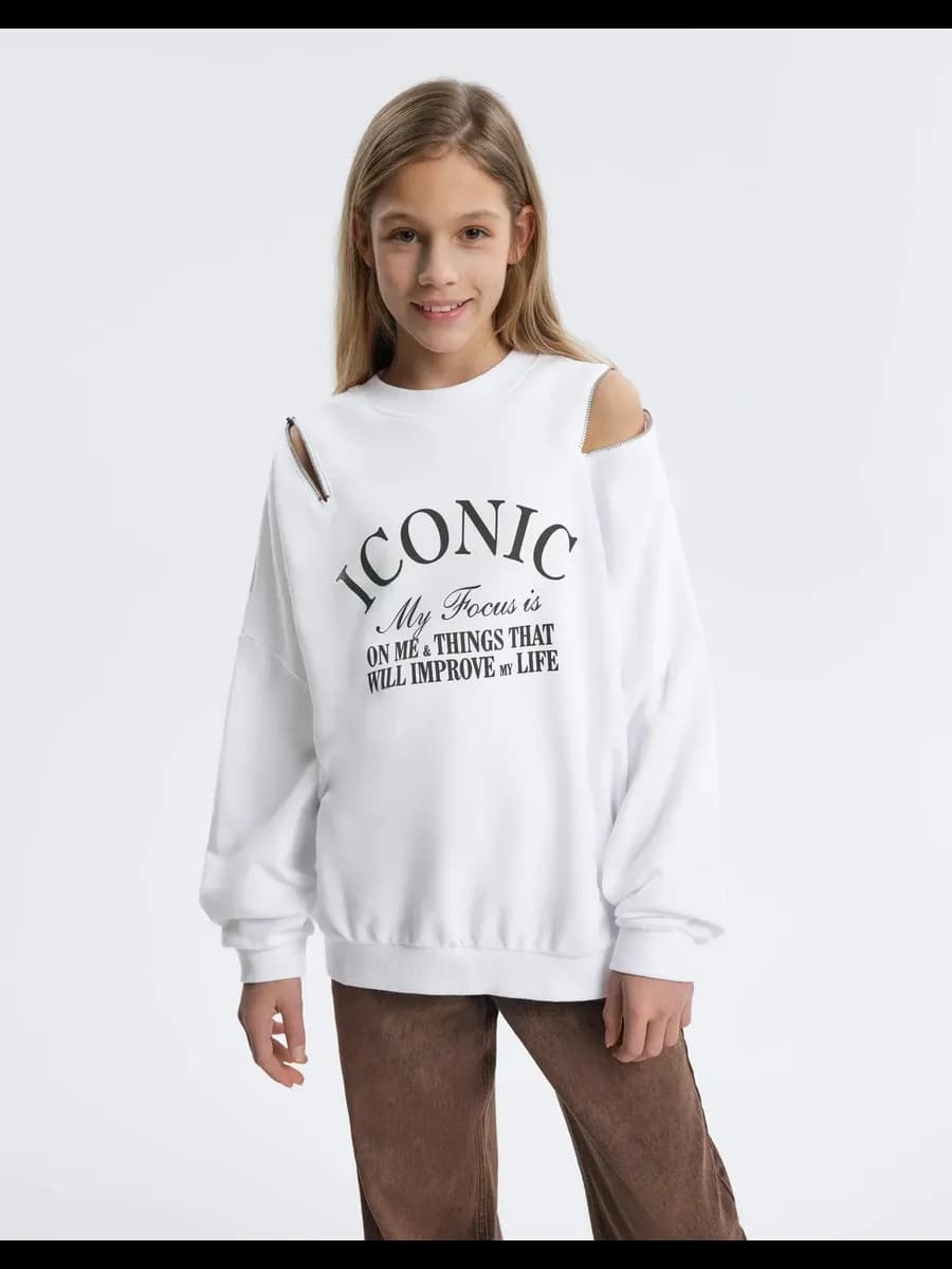 Белый свитшот oversize с молниями на плечах и принтом