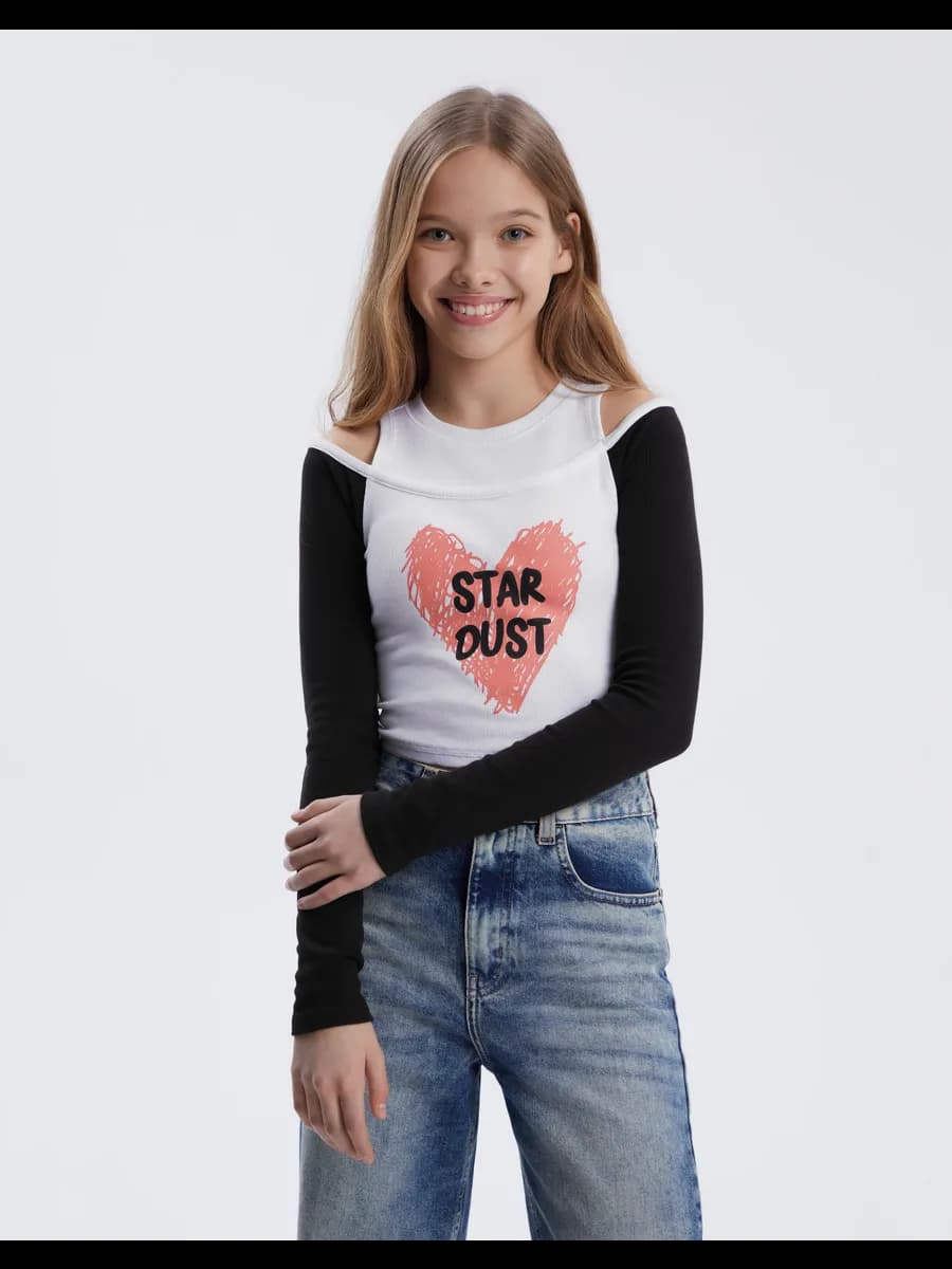 Чёрный лонгслив с открытыми плечами и принтом