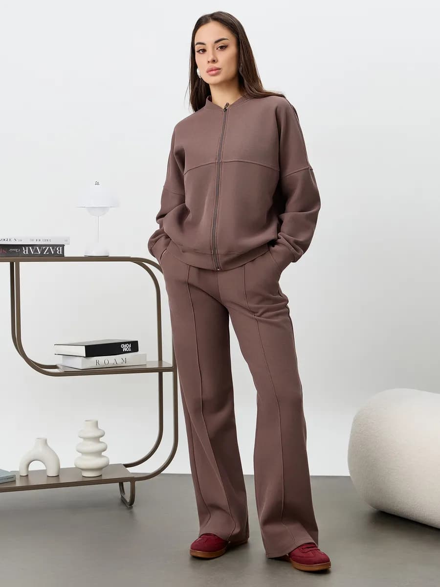 Спортивный костюм без капюшона на молнии