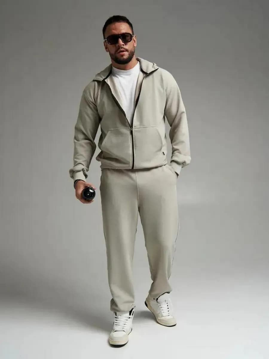 Спортивный костюм на молнии