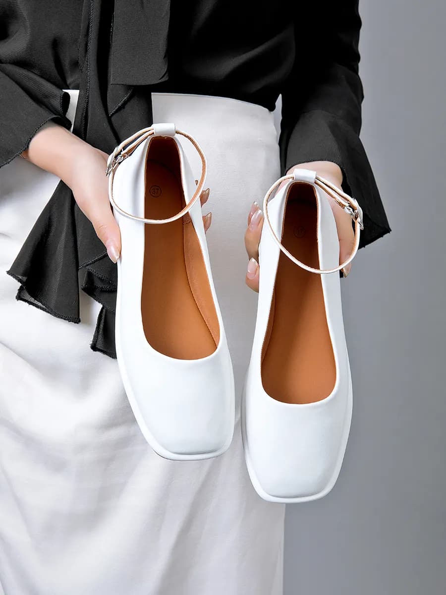 Балетки с ремешками и квадратным носом