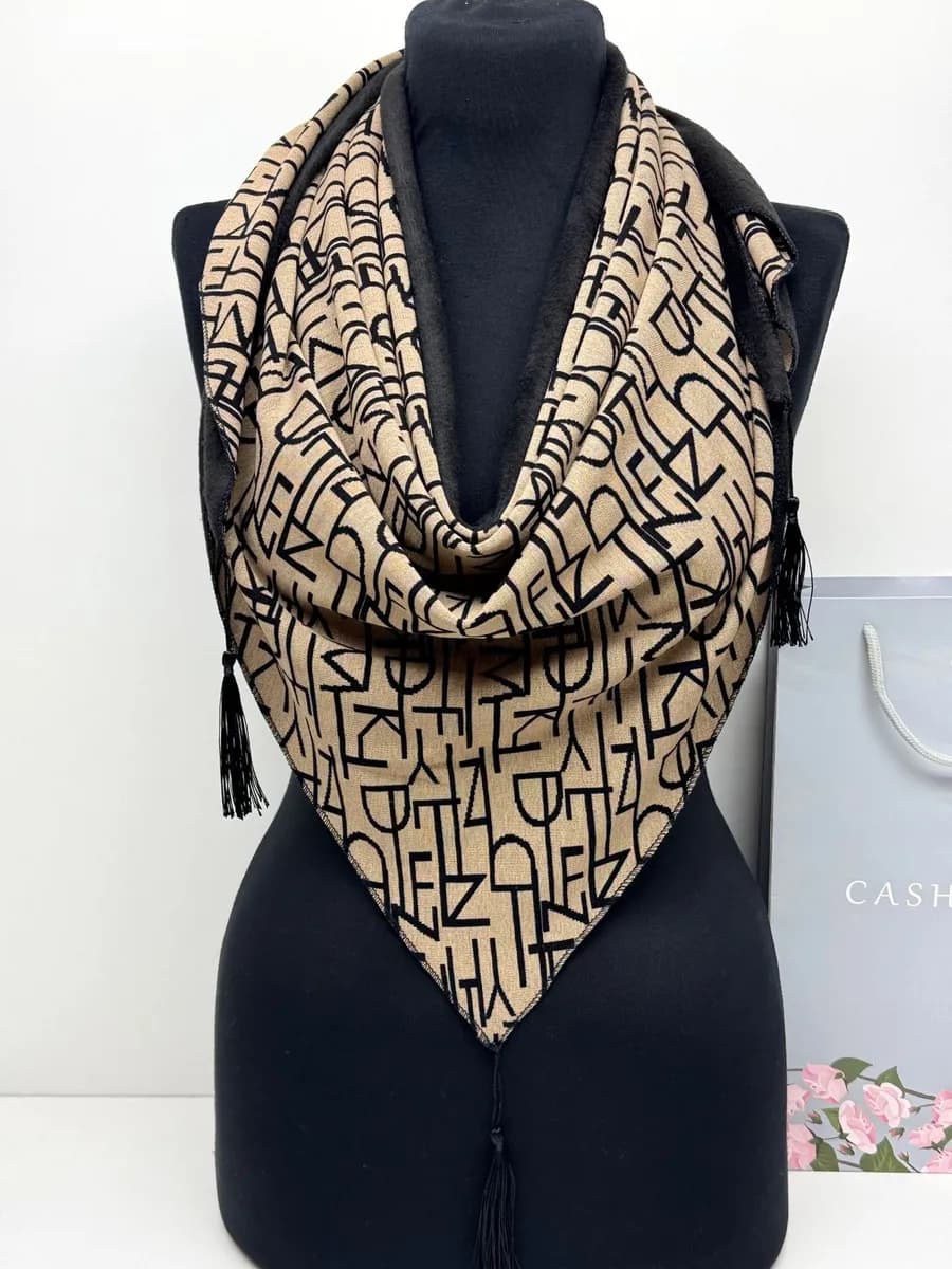 Косынка зимняя утепленная с принтом