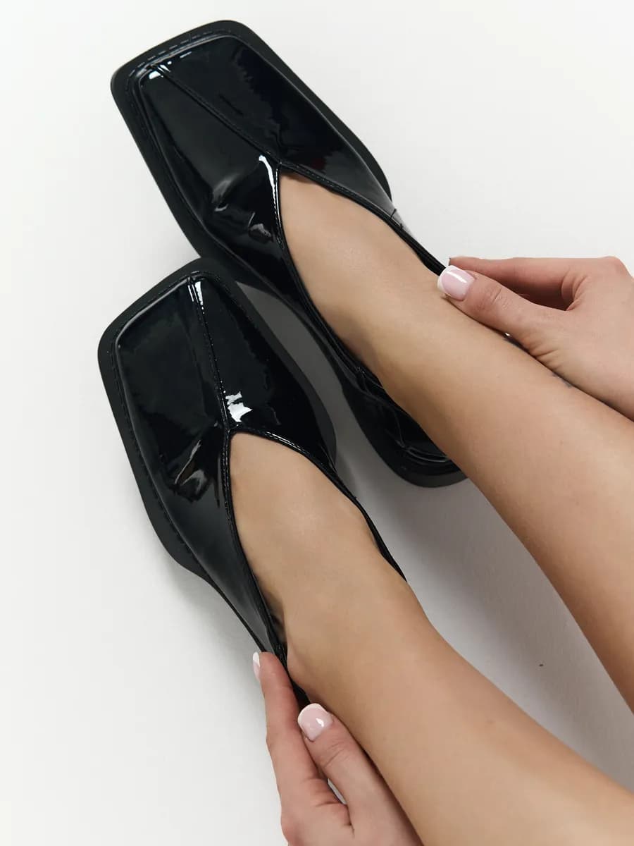 Балетки лаковые с квадратным носом