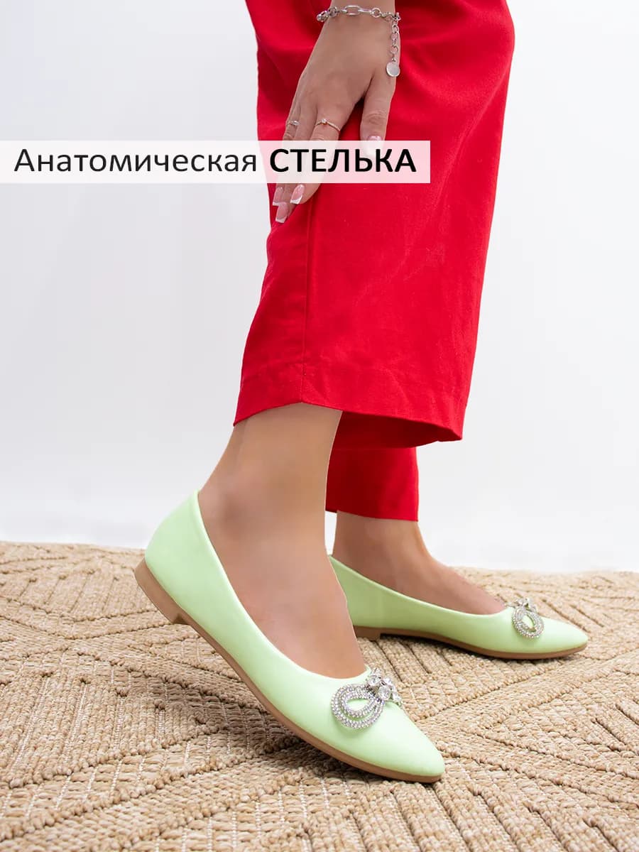 Балетки на низком каблуке со стразами