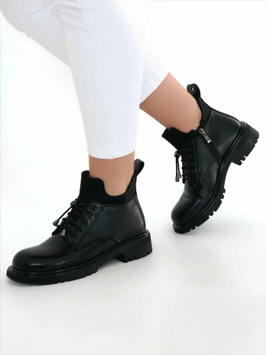 Ботинки демисезонные короткие на шнуровке и молнии