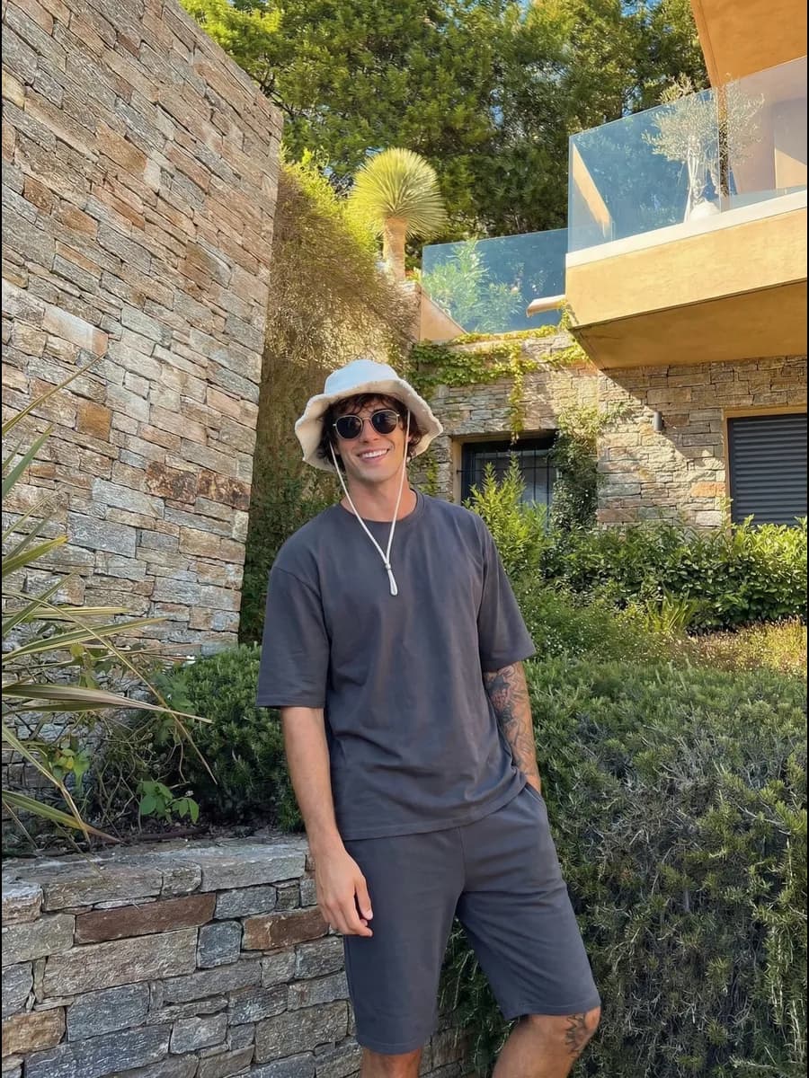 Домашний костюм с шортами и футболкой спортивный