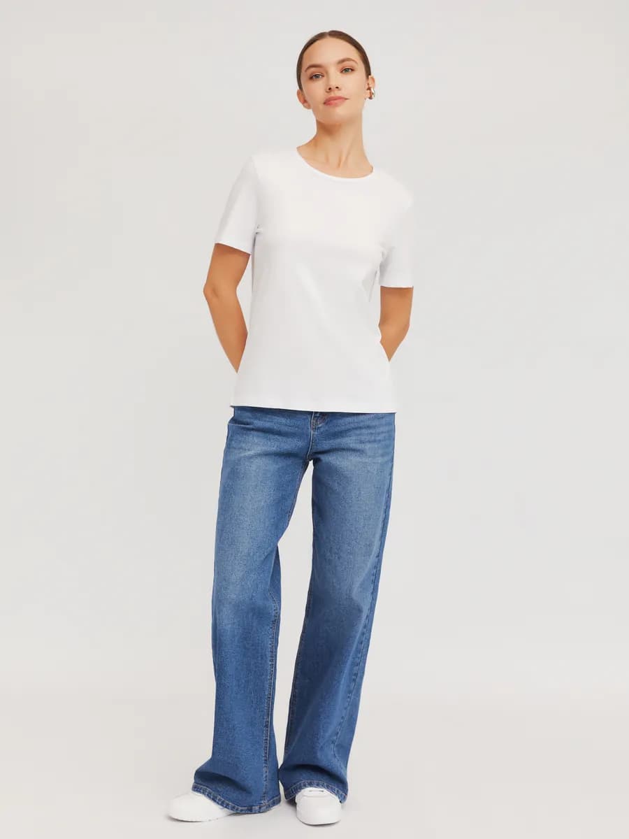 Прямые женские джинсы средней посадки