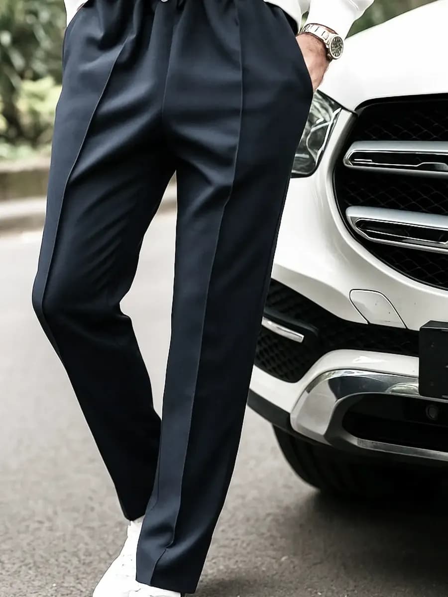 Брюки зауженные на резинке со стрелками