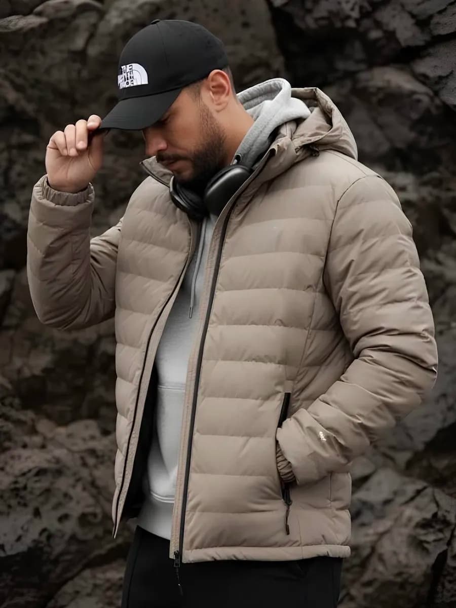 Демисезонная куртка стеганая с капюшоном