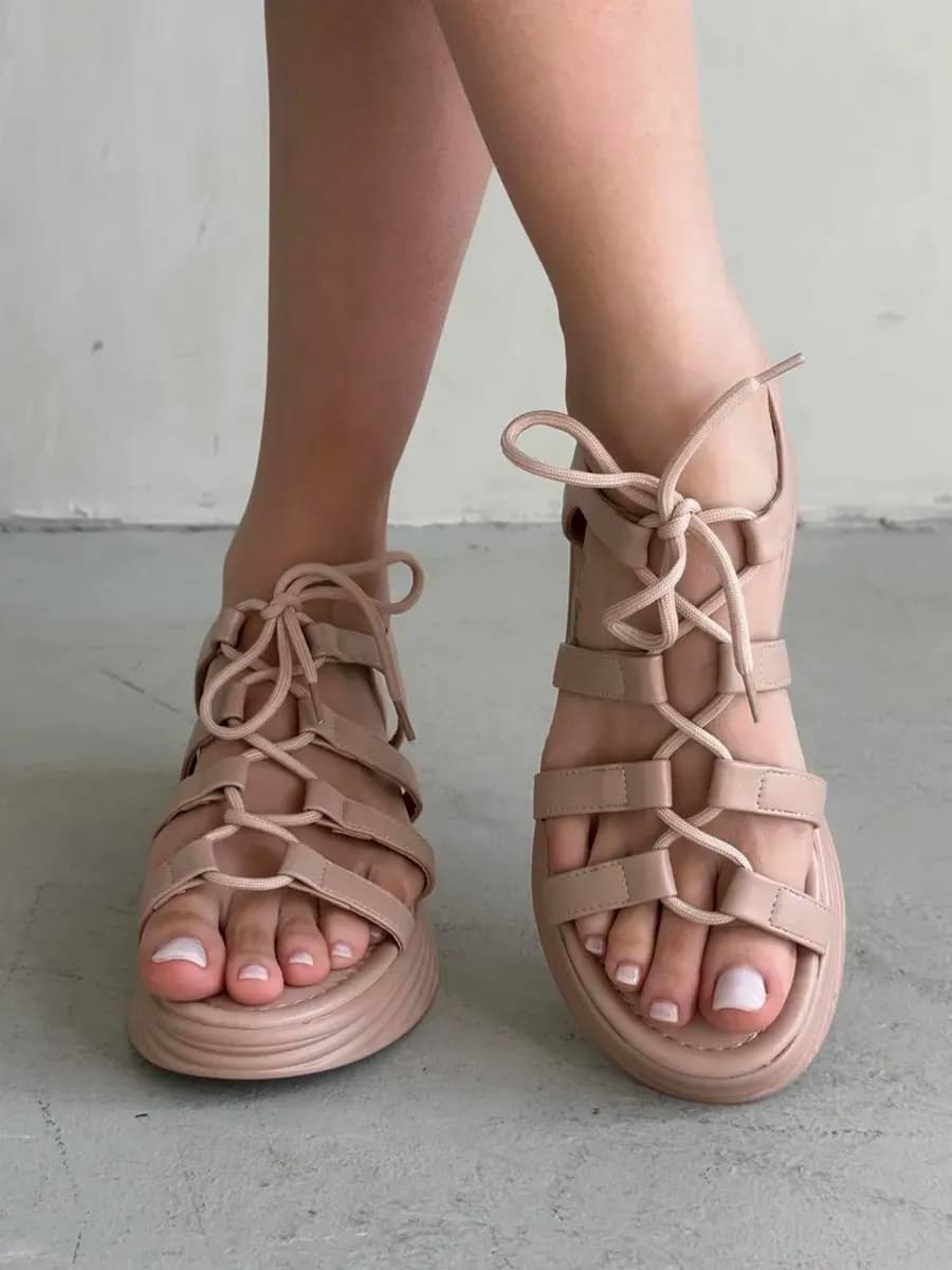 Босоножки летние на платформе с завязками