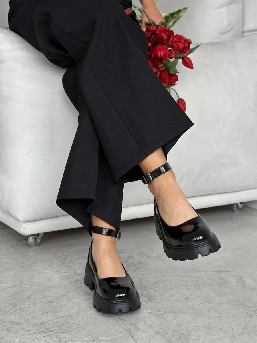 Туфли мэри джейн с ремешком лакированные черные