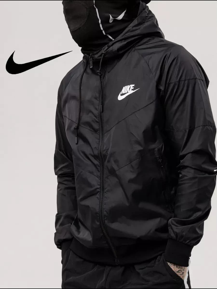 Спортивная ветровка с капюшоном