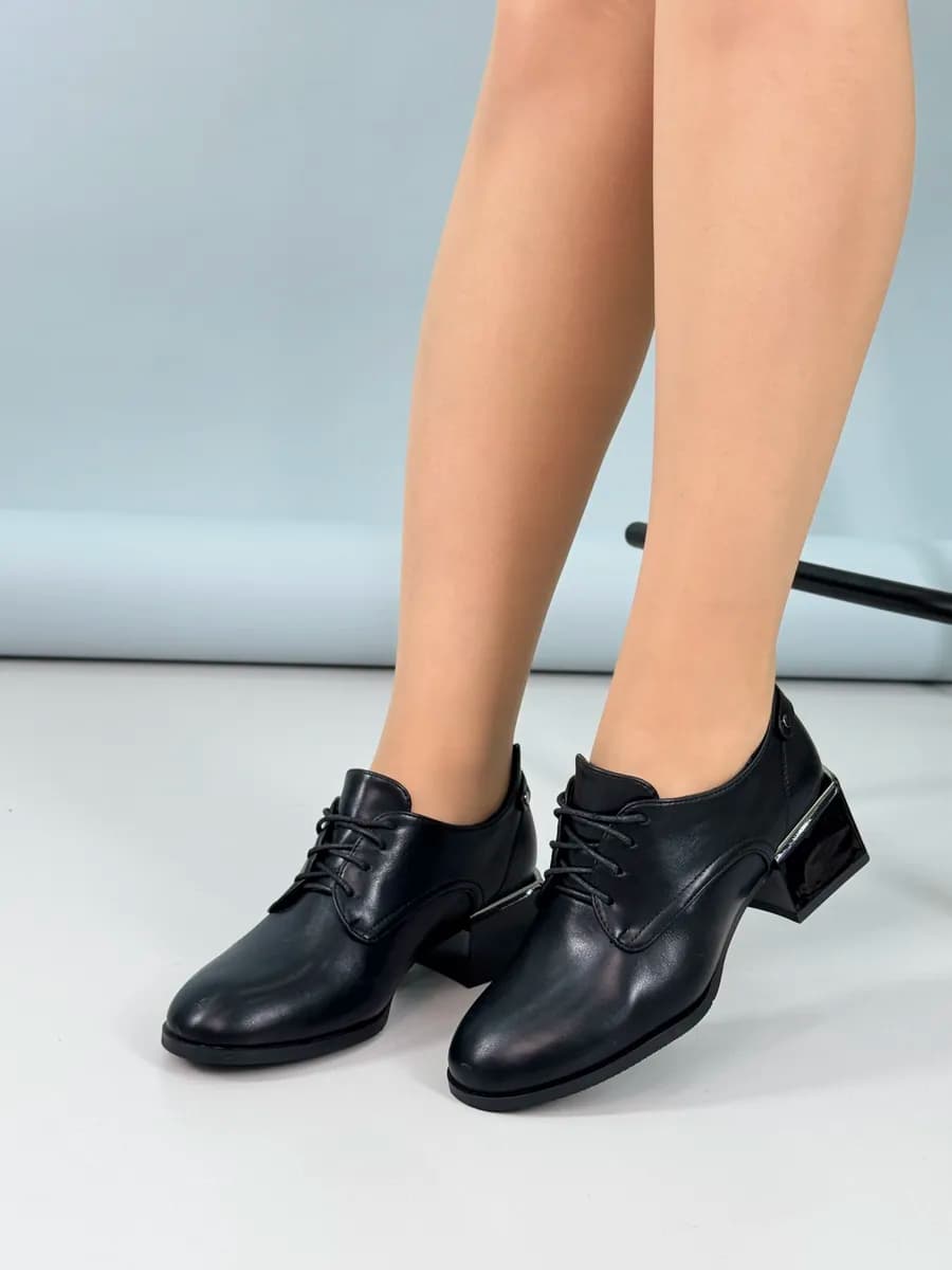 Туфли на каблуке со шнуровкой - фото 1