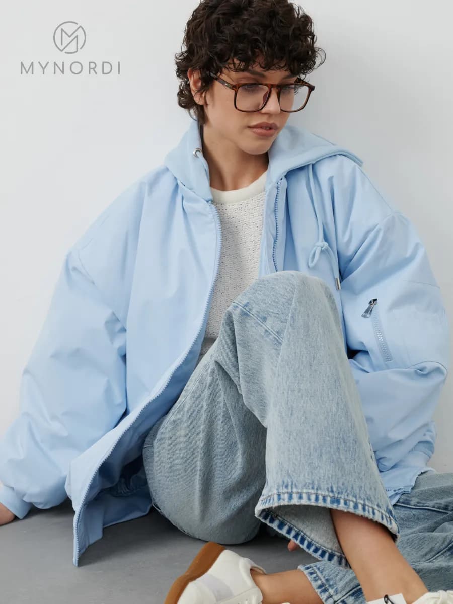 Бомбер оверсайз утепленный со съемным капюшоном