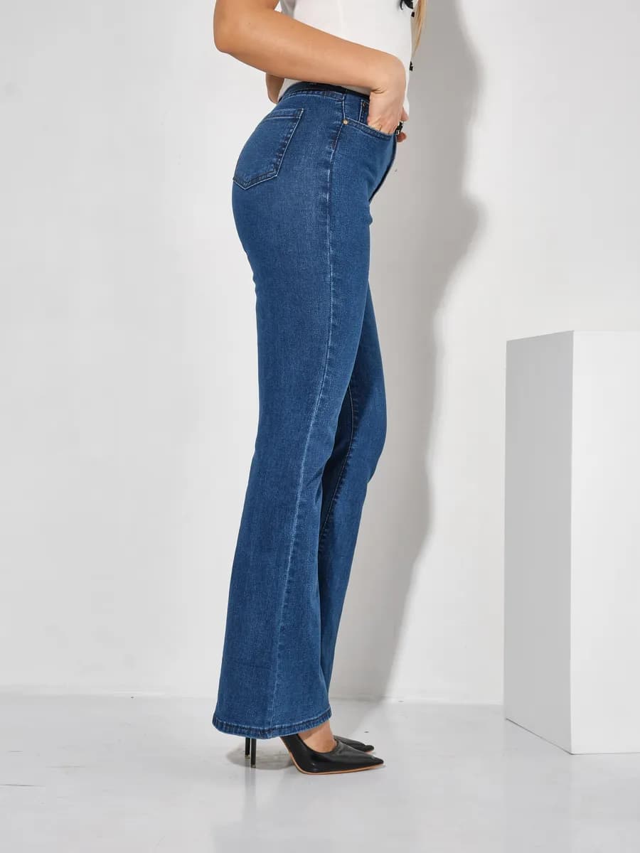 Джинсы-клёш от колена